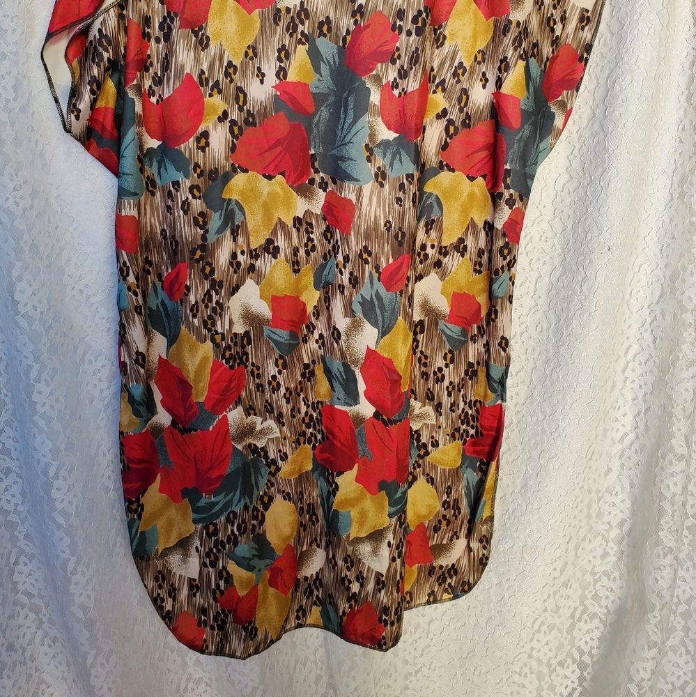 Undercover Wear's Paradise print Shirt style, soft fabric, one size NEW - Picture 3 of 4